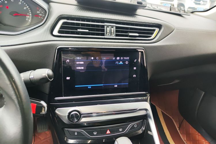 Peugeot 308 2019 car image #20