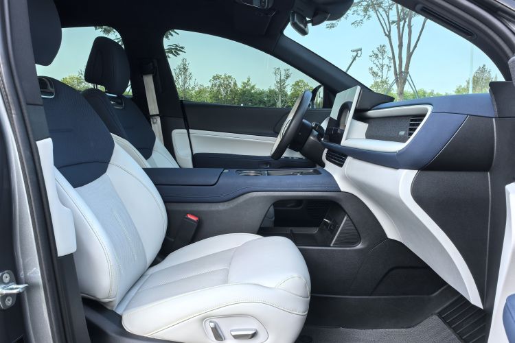 Xpeng G6 2023 صورة سيارة #20