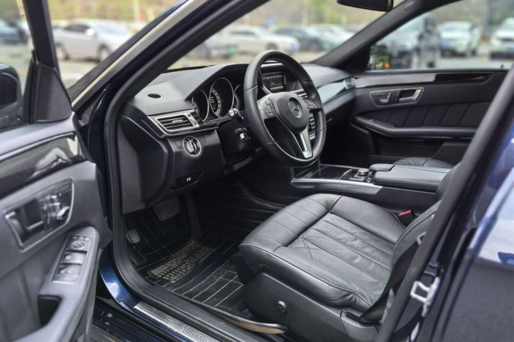 Mercedes-Benz E Class 2015 car image #20