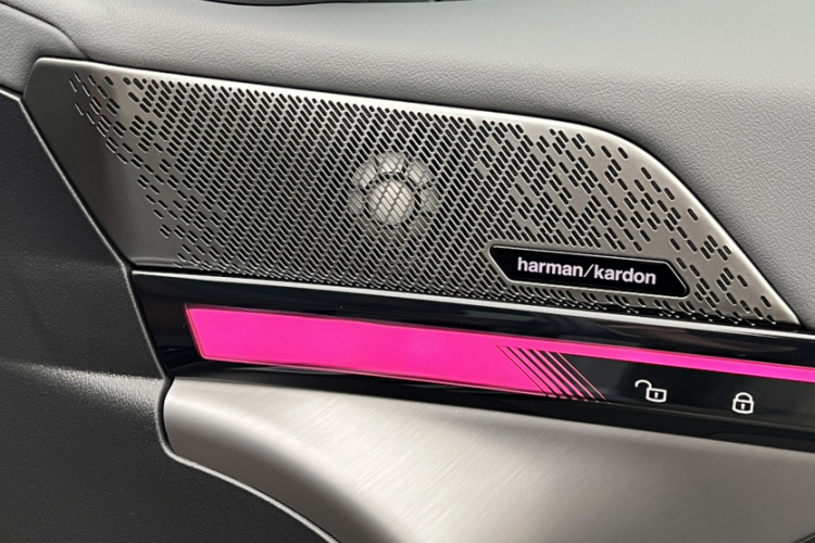BMW i5 2025 car image #20