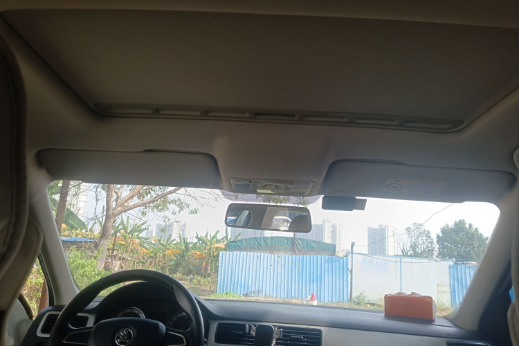 Skoda Rapid 2017 car image #20