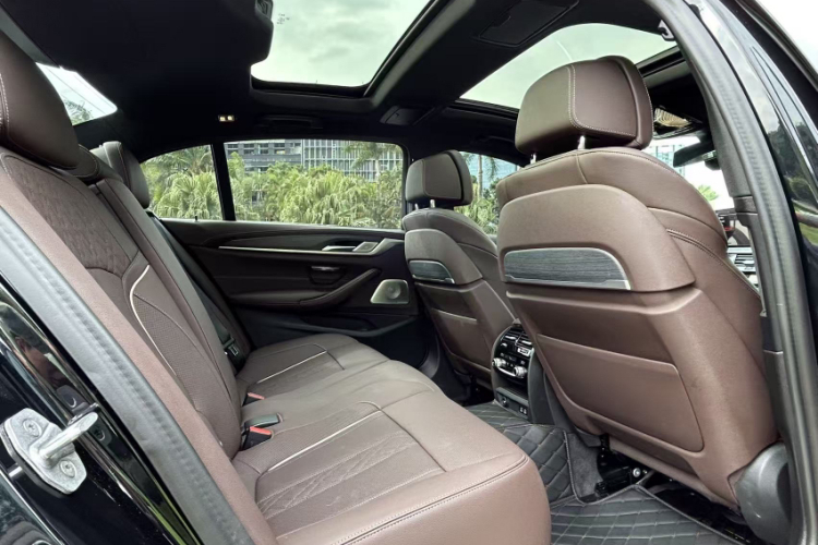 BMW 5 Series 2023 car image #20