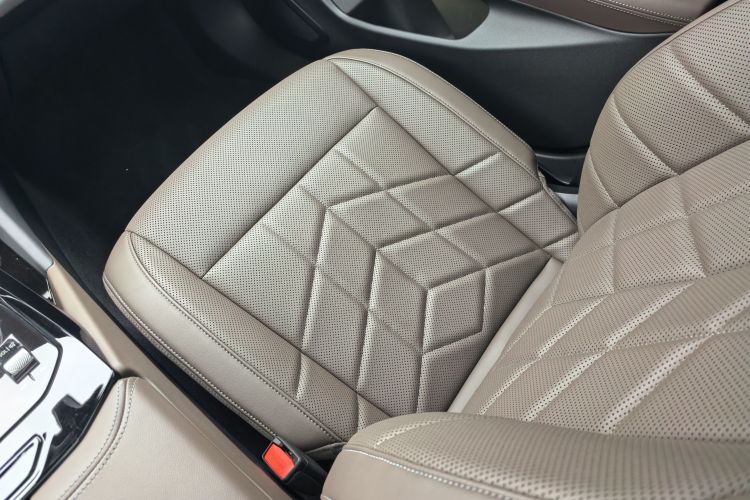 BMW i5 2024 car image #20