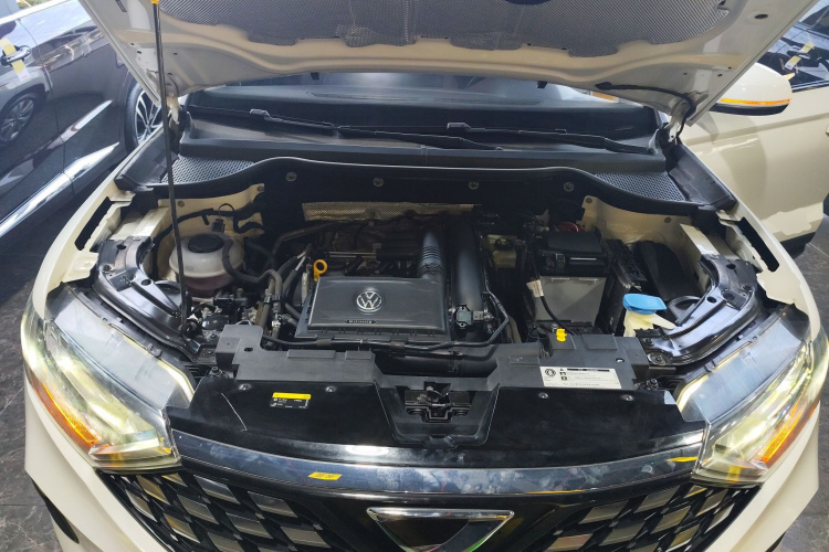 VS5 2019 car image #20