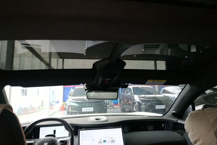 Avatr 11 2024 car image #20
