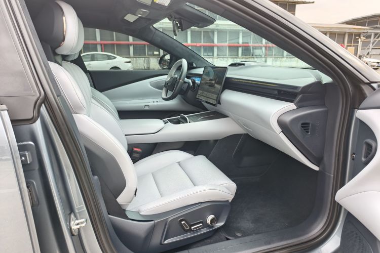 Lynk & Co 2024 immagine di auto #20