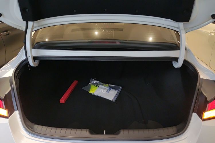 Hyundai Elantra 2025 car image #20