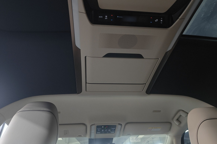 Toyota Alphard 2023 #20 Toyota Alphard 2023 car image #20