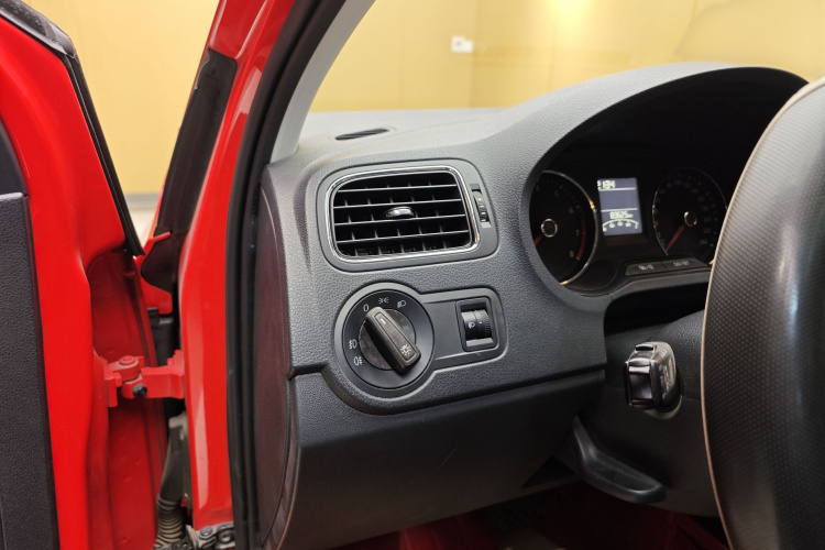 Polo 2018 car image #20