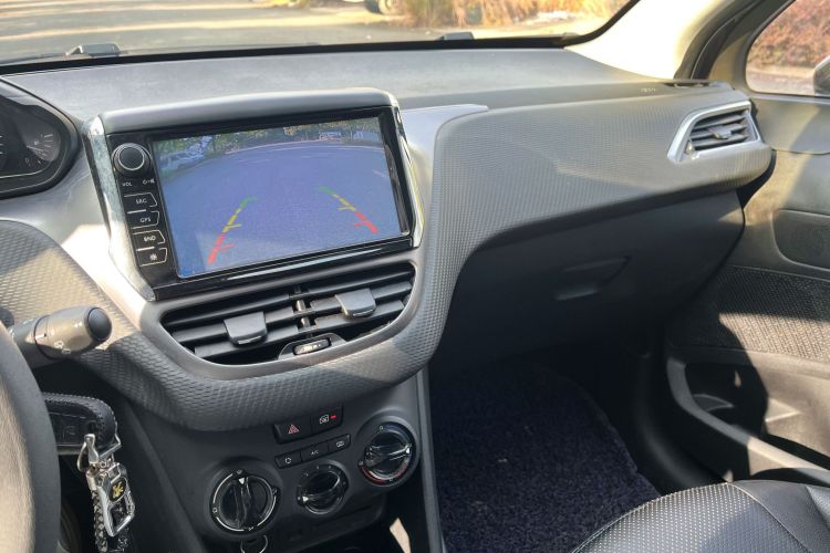 Peugeot 2008 2016 car image #20