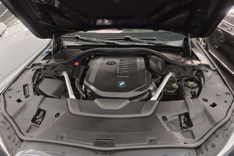 BMW 7 Series 2019 car image #20