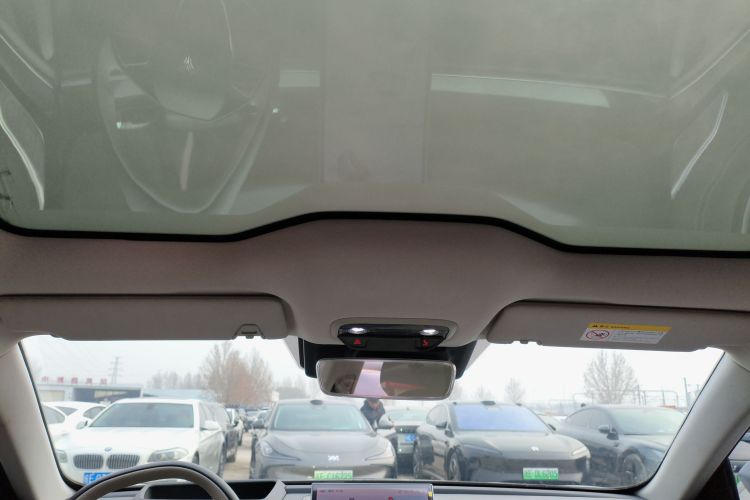 哪吒汽车 哪吒S猎装 2025 #20 哪吒汽车 哪吒S猎装 2025 汽车图片 #20