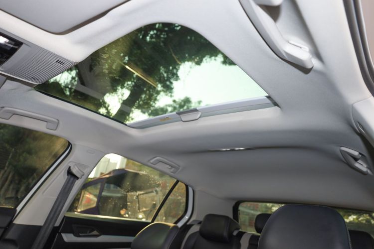 Volkswagen Golf 2023 car image #20