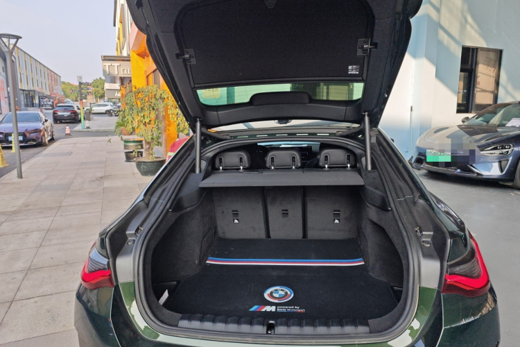 BMW i4 2023 image de voiture #20