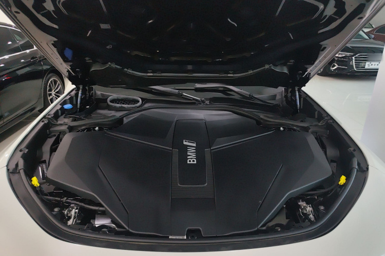 BMW i7 2025 car image #20