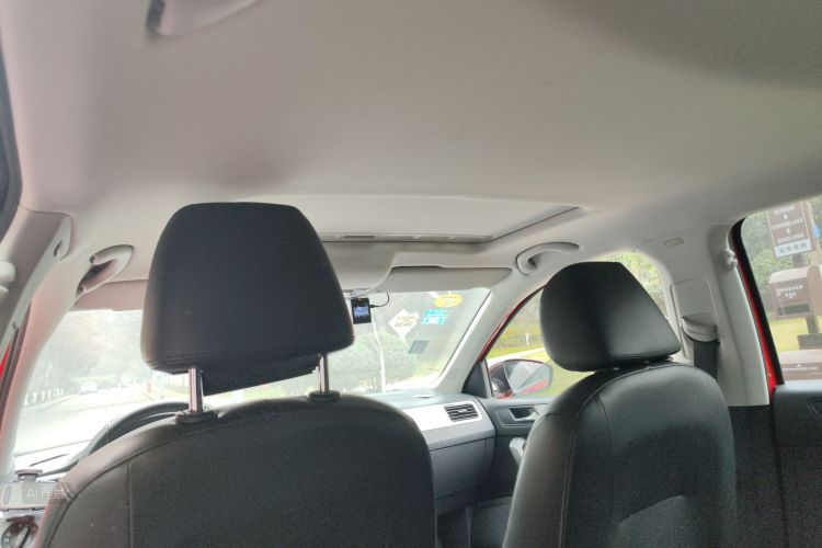 Skoda Rapid Spaceback 2014 car image #20