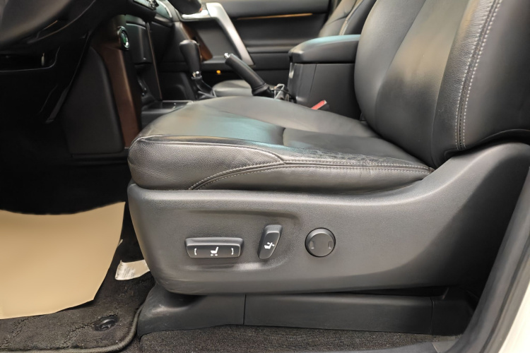 Toyota Land Cruiser Prado 2017 car image #20