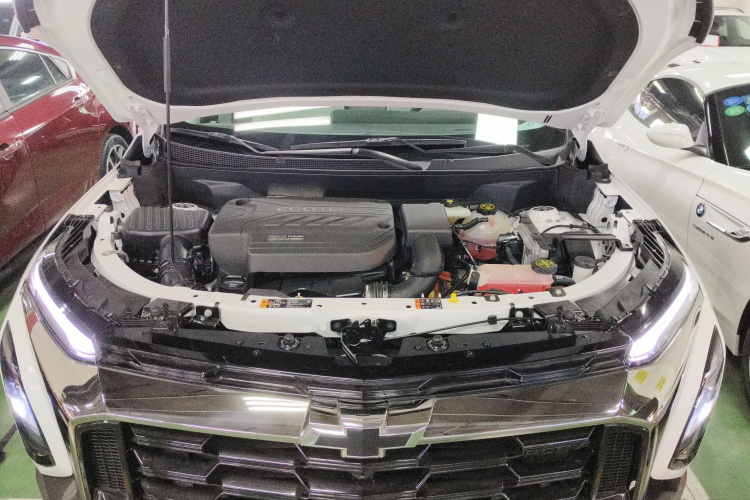 Chevrolet Equinox Plus 2025 car image #20