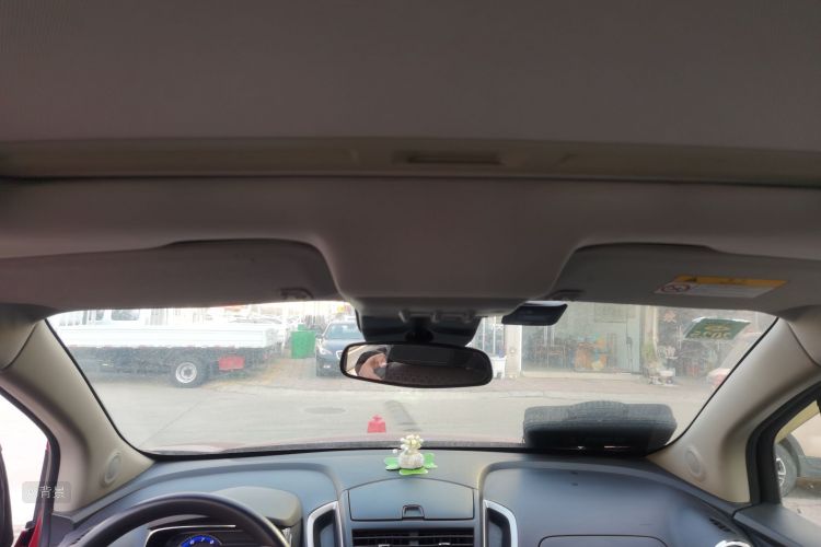 Chevrolet Tracker 2015 immagine di auto #20