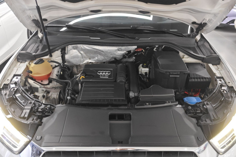 Audi Q3 2017 car image #20