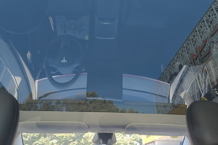 Tesla Model Y 2025 #20 Tesla Model Y 2025 car image #20