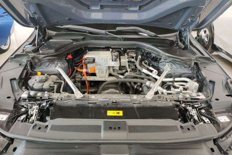 BMW i5 2025 car image #20
