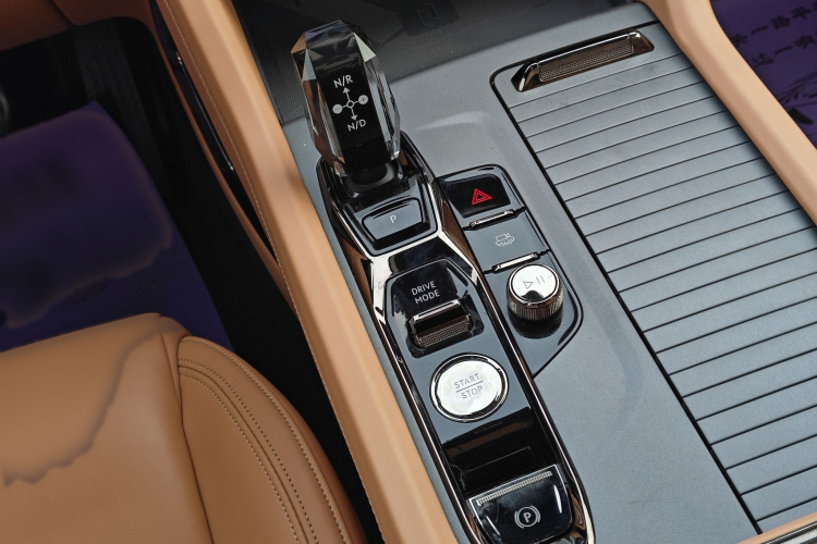 Lynk & Co 09 EM-P 2022 car image #20
