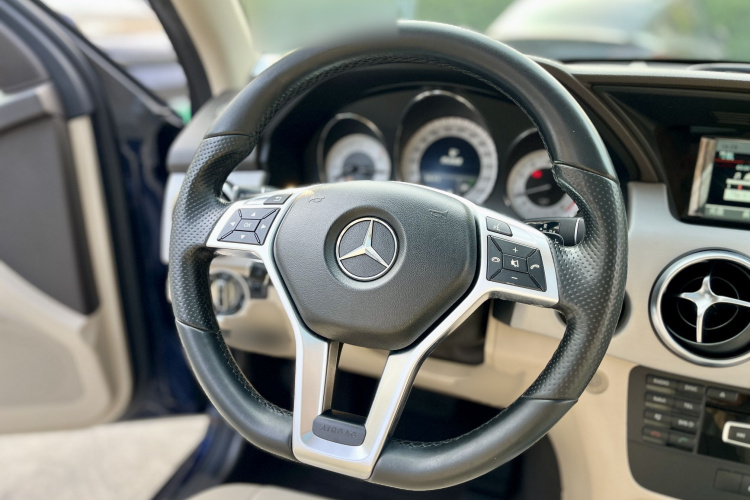 Mercedes-Benz GLK Class 2015 car image #20