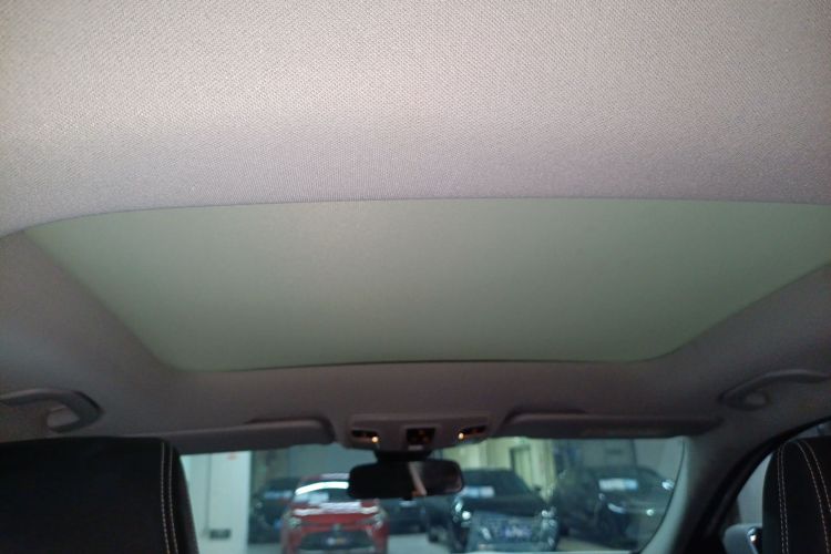 Mercedes-Benz GLA Class 2018 car image #20