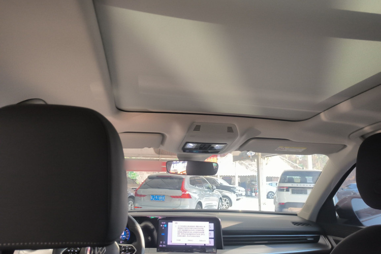 Volkswagen Tavendor 2024 car image #20