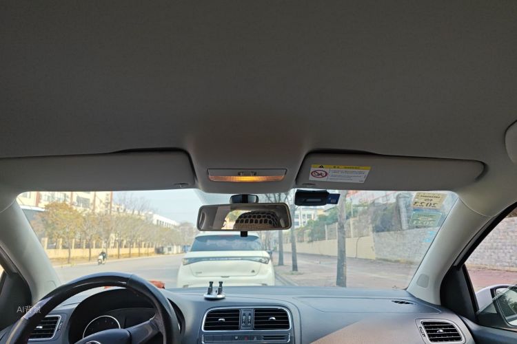 Polo 2015 car image #20
