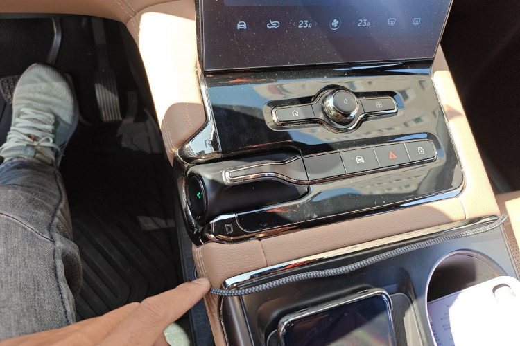 NIO ES8 2021 car image #20