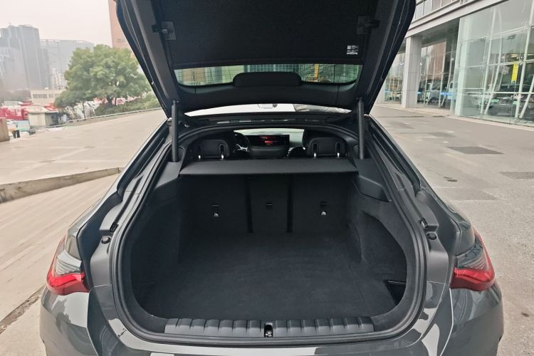 BMW i4 2022 car image #20