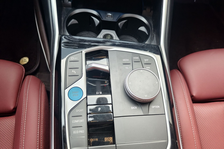 BMW i3 2024 car image #20