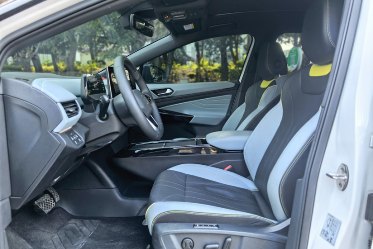 Volkswagen ID.4 X 2025 car image #20