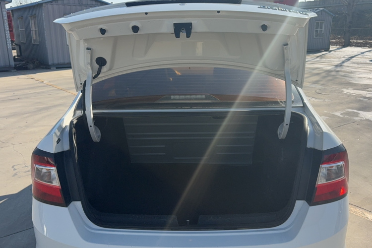 Skoda Rapid 2018 car image #20