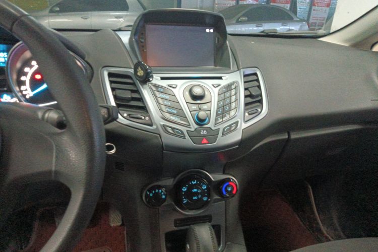 Ford Fiesta 2015 #20 Ford Fiesta 2015 car image #20