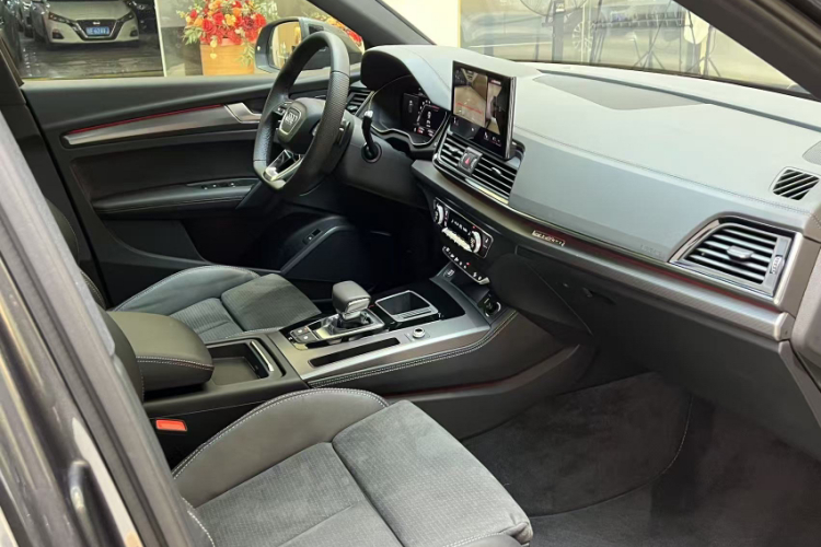 Audi Q5L Sportback 2023 immagine di auto #20