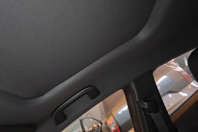 Toyota C-HR EV 2021 immagine di auto #20