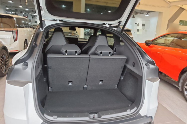 Tesla Model Y L 2025 image de voiture #20