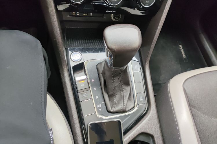 Volkswagen Tiguan L 2018 #20 Volkswagen Tiguan L 2018 car image #20