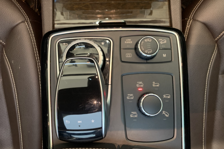 Mercedes-Benz GLS Class 2018 car image #20