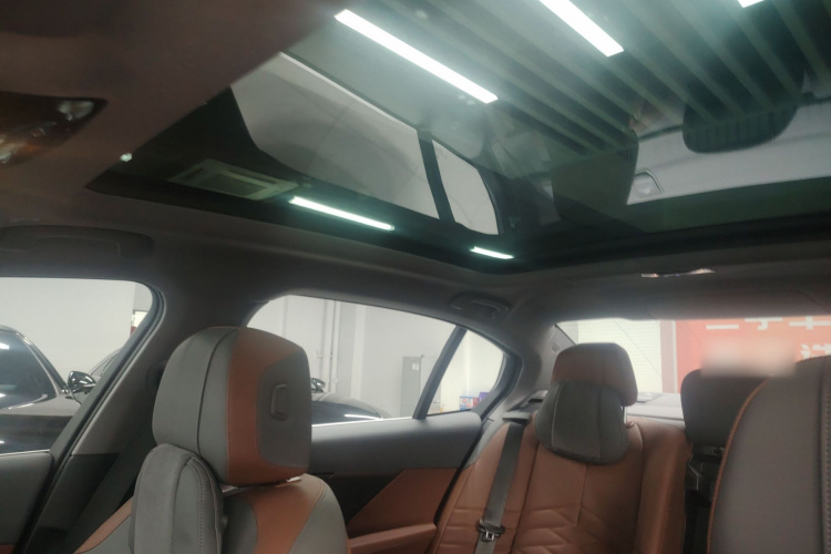 BMW i5 2025 car image #20