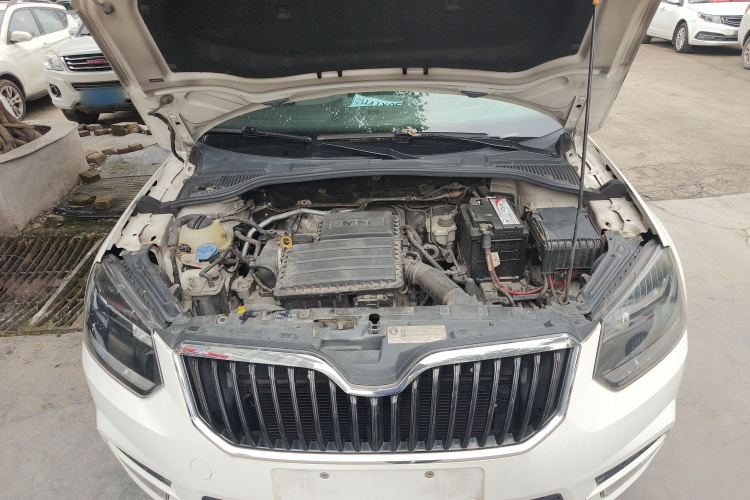 Skoda Yeti 2017 car image #20