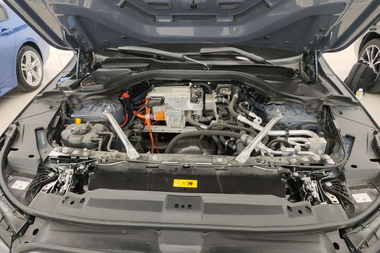 BMW i5 2025 car image #20