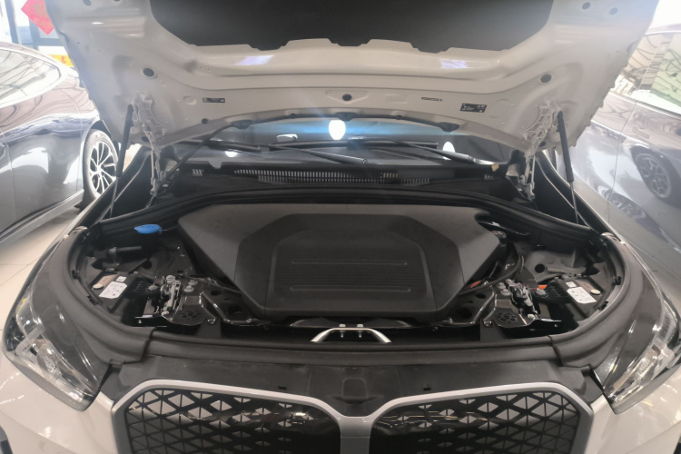 BMW iX1 2024 изображение автомобиля #20