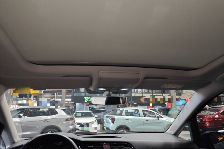 Volkswagen Touran 2018 car image #20