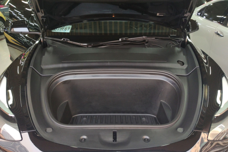 Tesla Model Y 2021 #20 Tesla Model Y 2021 car image #20