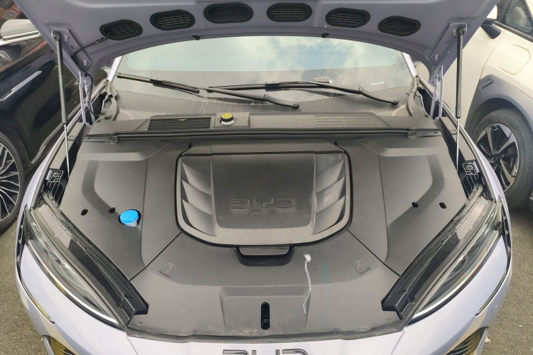 BYD Seal 2025 car image #20