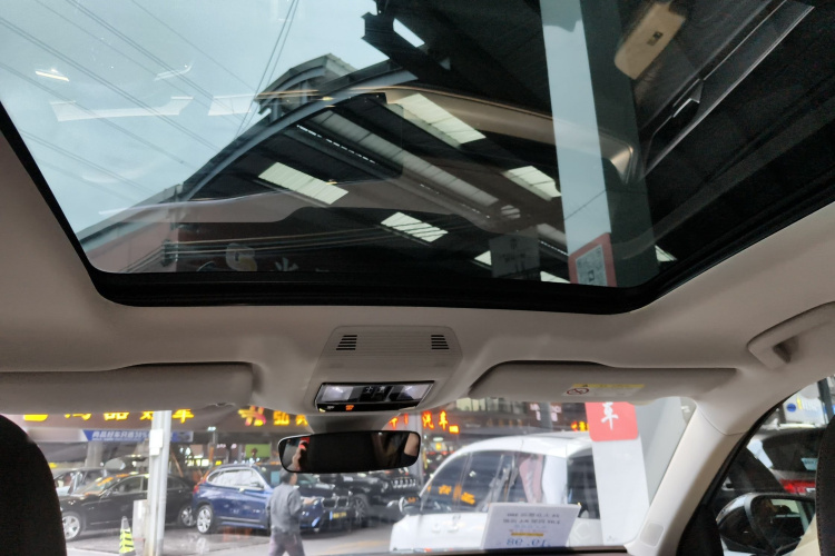 Volkswagen Tavendor 2023 car image #20